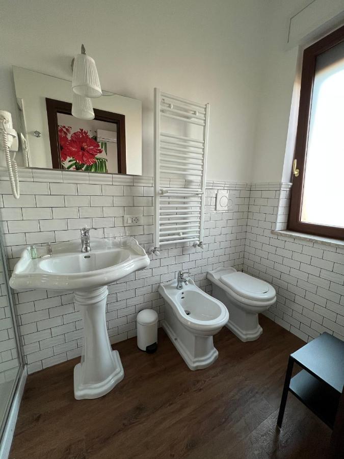Guest House Le Vagabonde Fiumicino Bagian luar foto