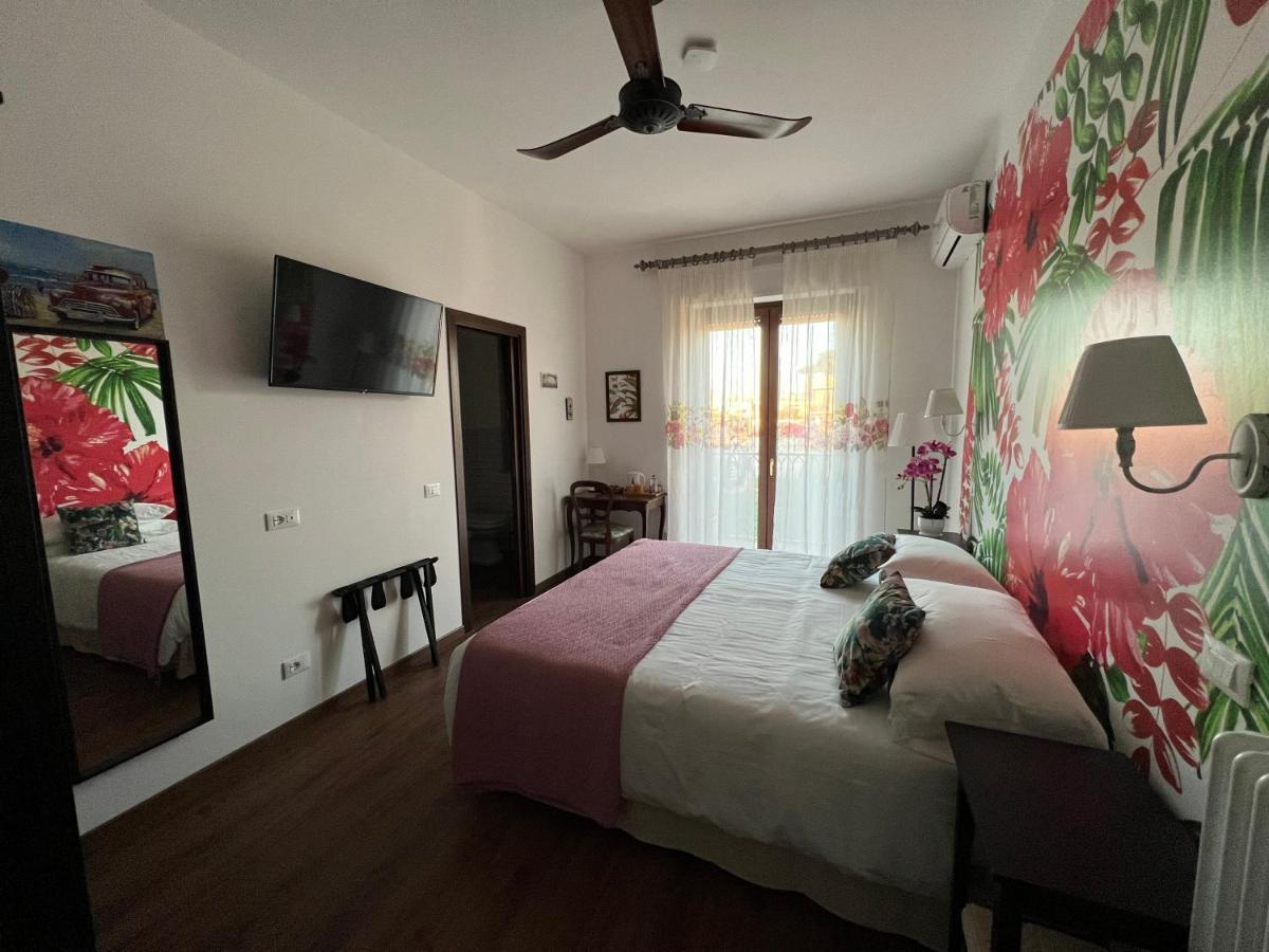 Guest House Le Vagabonde Fiumicino Bagian luar foto