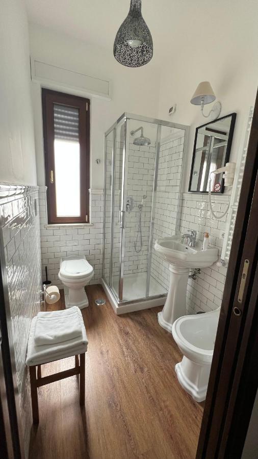 Guest House Le Vagabonde Fiumicino Bagian luar foto