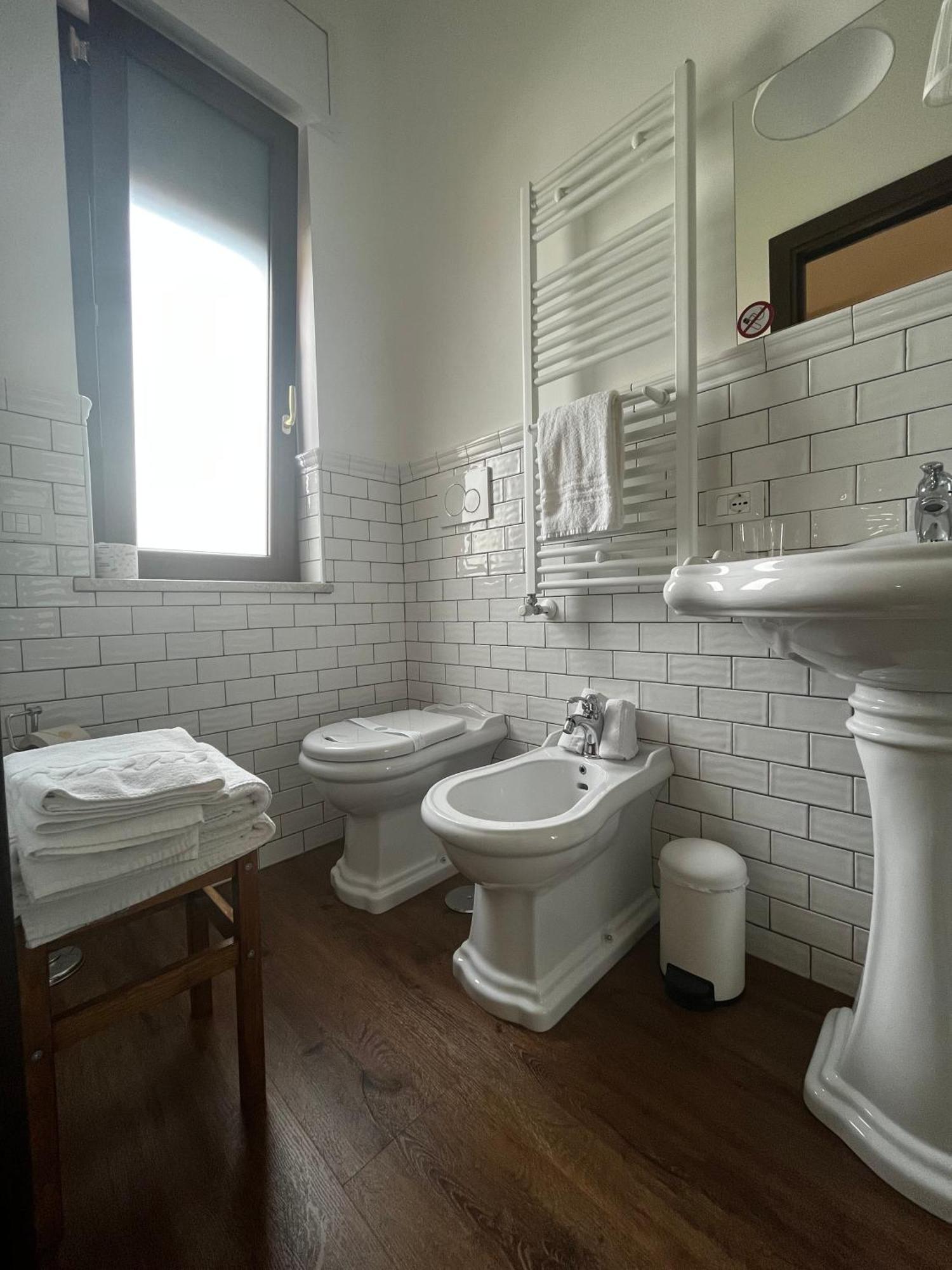 Guest House Le Vagabonde Fiumicino Bagian luar foto