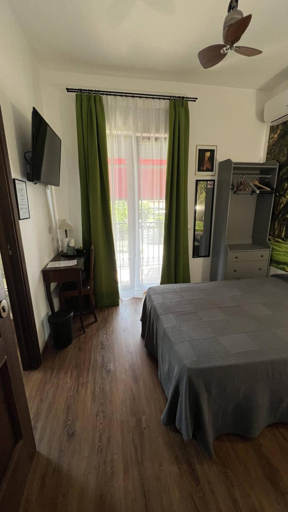 Guest House Le Vagabonde Fiumicino Bagian luar foto